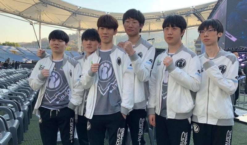 们在足球场 们在足球场